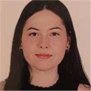 Soy graduada en Periodismo y Audiovisuales, con una sólida formación en comunicación y producción de contenidos.